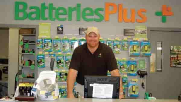 Jason la deschiderea primei fransize 'Batteries Plus.